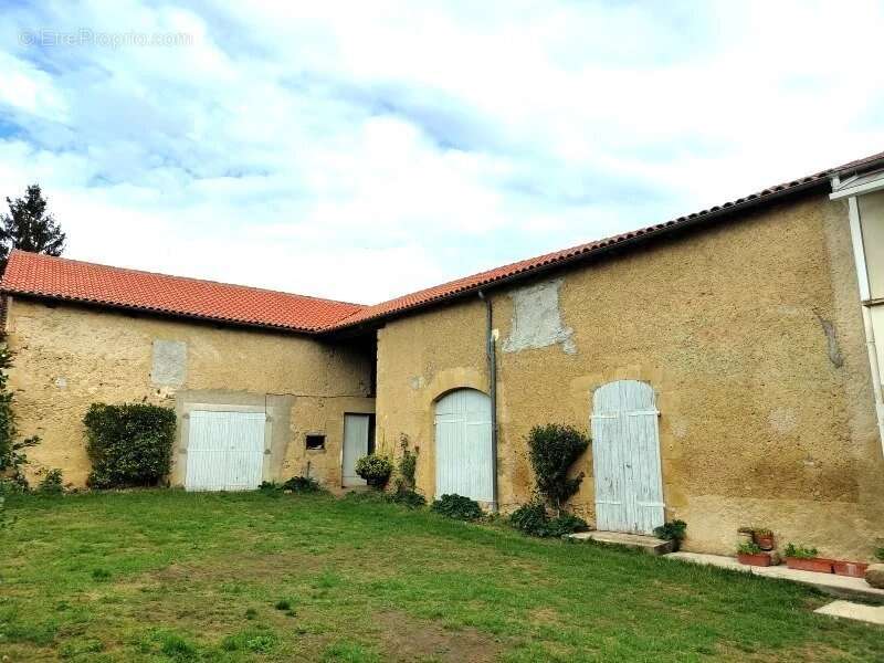 Appartement à SEISSAN