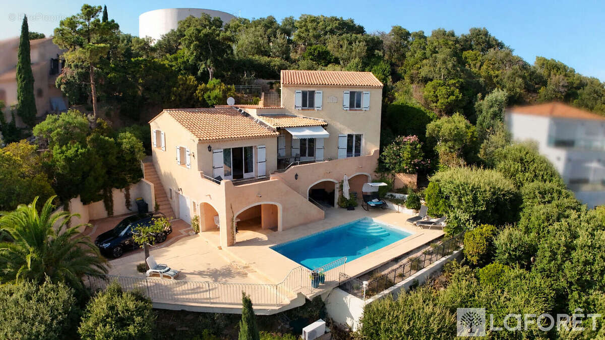 Villa Les Issambres 6 pièce(s) 148 m2 - photo 2