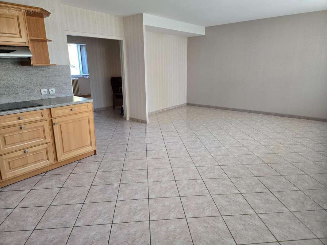 Appartement 63 m² à Saint-Cyr-Sur-Loire  - photo 2