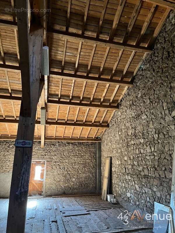 Appartement à SAINT-HILAIRE-CUSSON-LA-VALMITTE