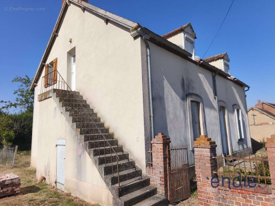 MURAT : maison de 9 pièces (152 m²) en vente - photo 2