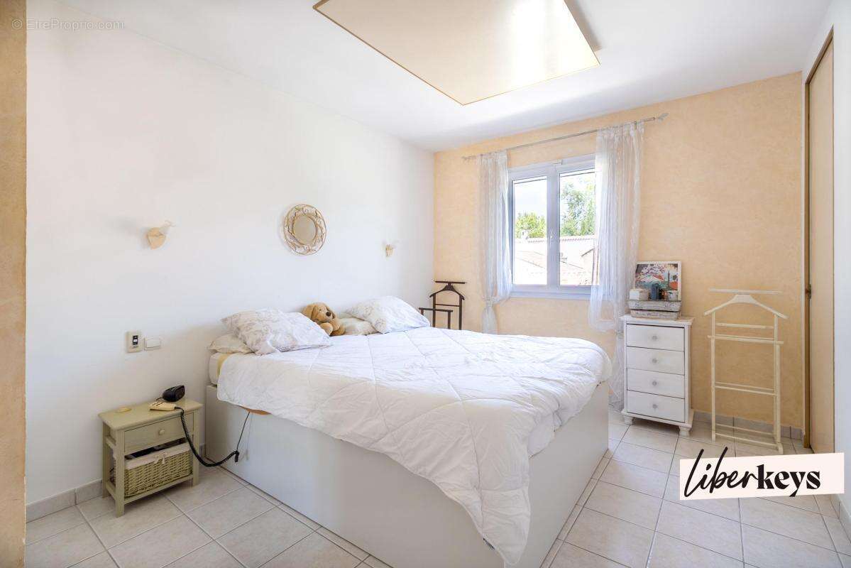 Maison familiale 108 m² – Jardin, piscine, garage et 3 stationnements – Toulon Sainte-Musse  - photo 2