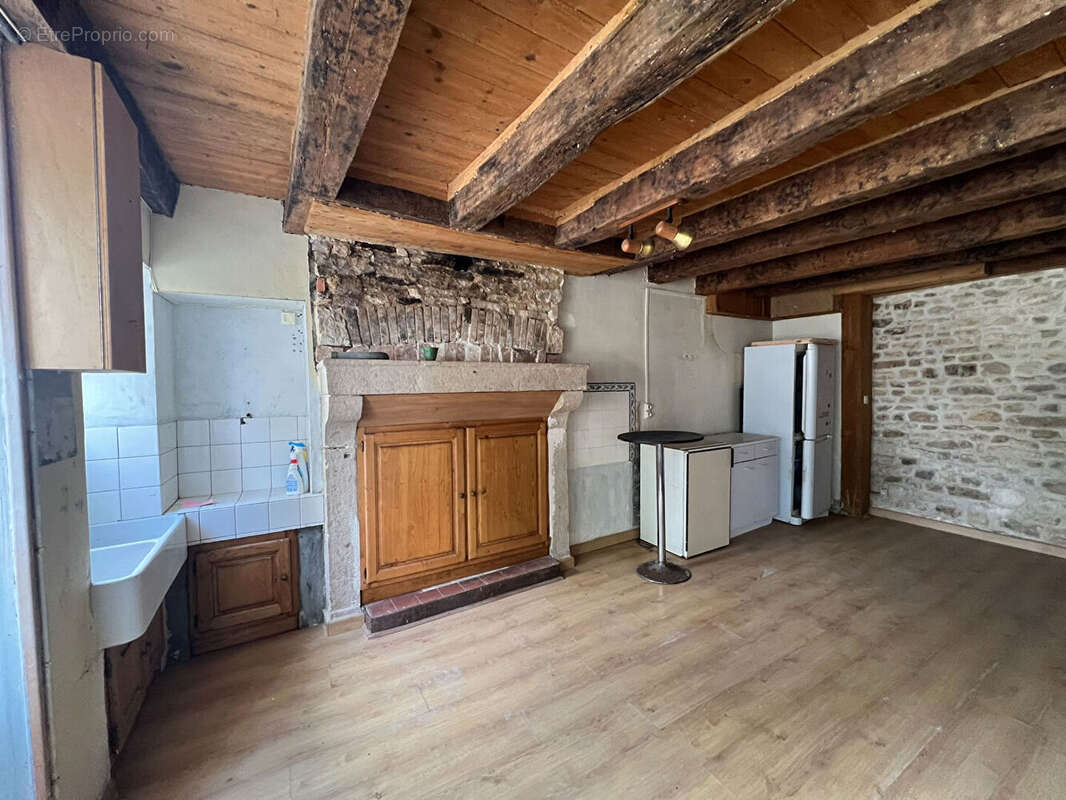 Maison 83 m² à Saint-Sauvant  - photo 2