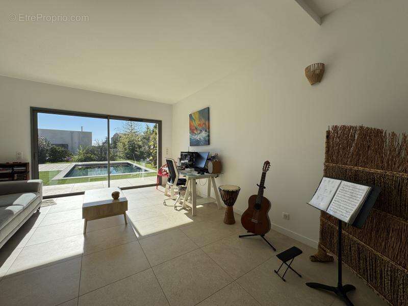 Maison à CARQUEIRANNE