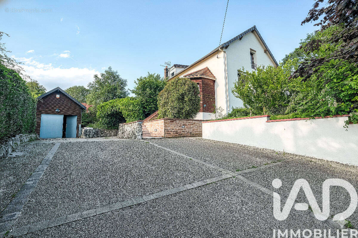 Photo 1 - Maison à MONTEVRAIN