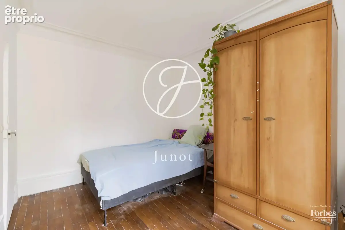 Paris 18ème - MONTMARTRE / HAUT LEPIC - Appartement - 3 pièces - 49,41m² Carrez - 53,52m² au sol - Balcon 2m² - photo 11