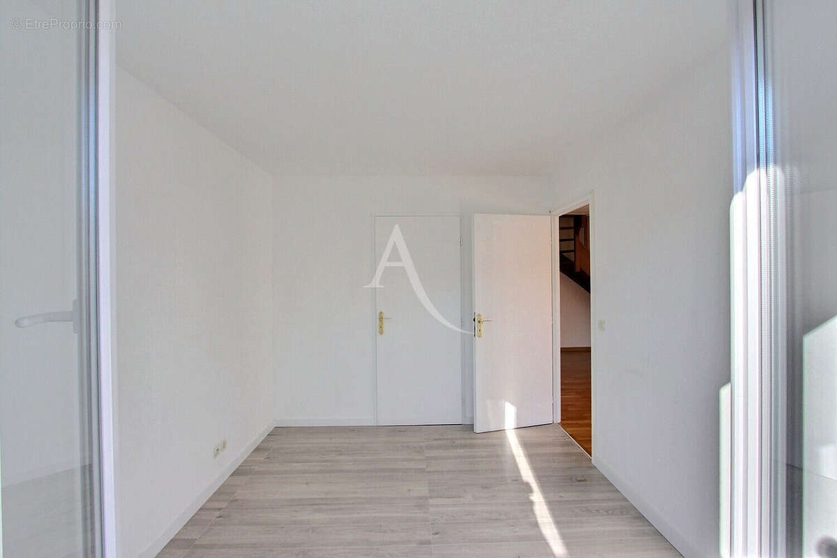 Appartement à VILLENEUVE-LA-GARENNE