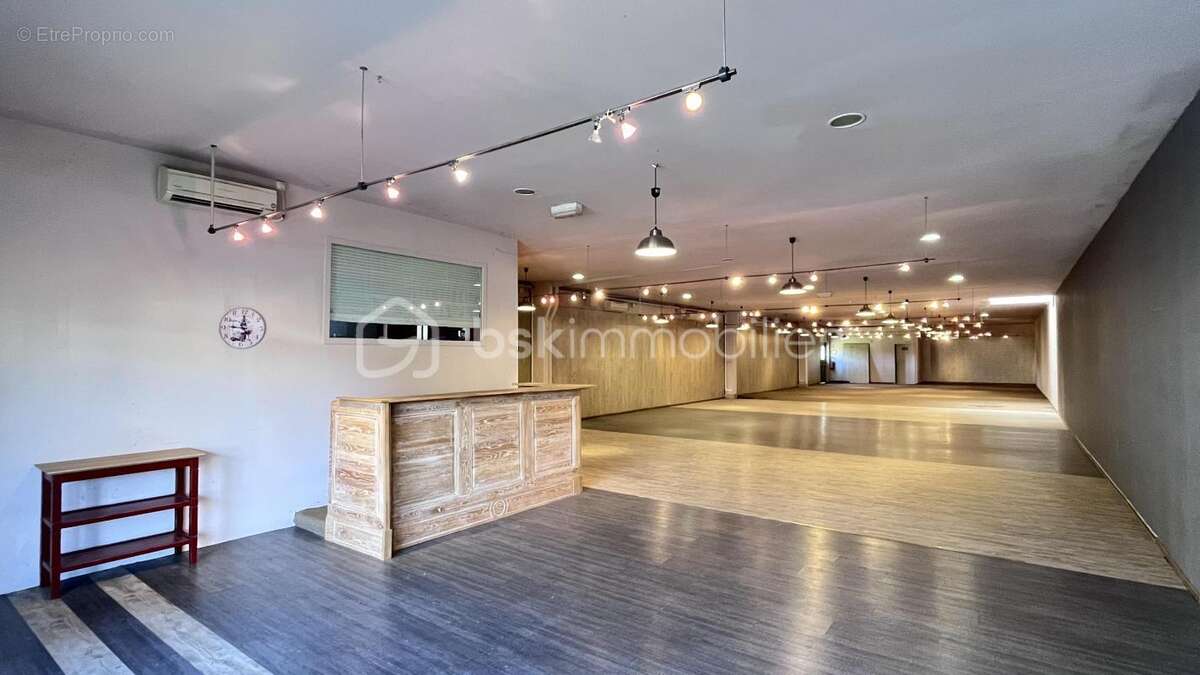 Commerce à LE LARDIN-SAINT-LAZARE