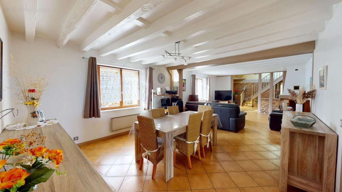 Maison à JOUY-LE-CHATEL