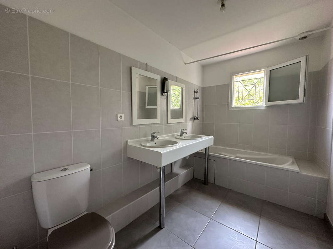 A VENDRE Maison en duplex avec jardin 3 chambres - GUJAN MESTRAS - photo 6