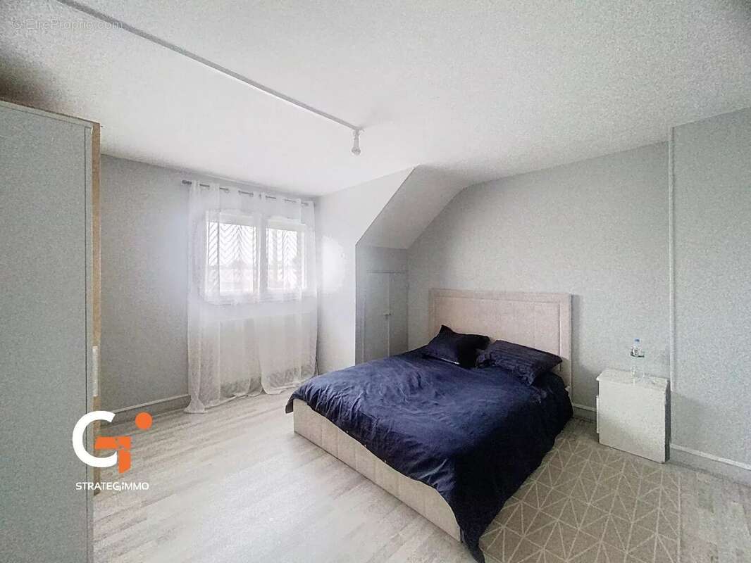 Maison à SAINT-ETIENNE-DU-ROUVRAY