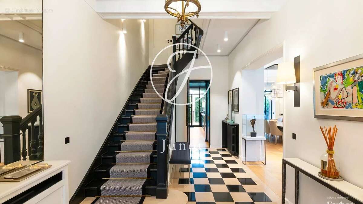 Maison à PARIS-16E
