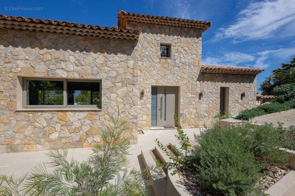 Maison à MANDELIEU-LA-NAPOULE