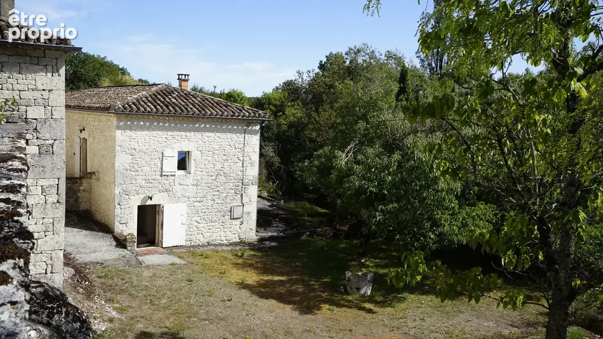 Superbe propriété en pierre du XVIIIᵉ siècle avec gîte et piscine, au cœur d’un parc arboré de 6000 m2 - photo 27