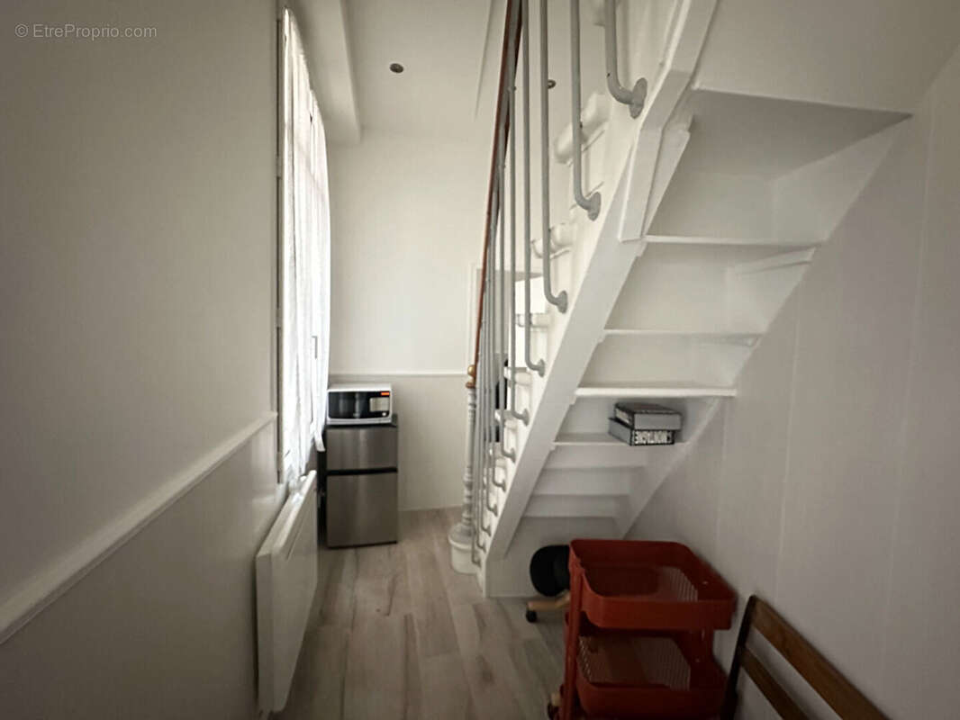 Commerce à PARIS-9E