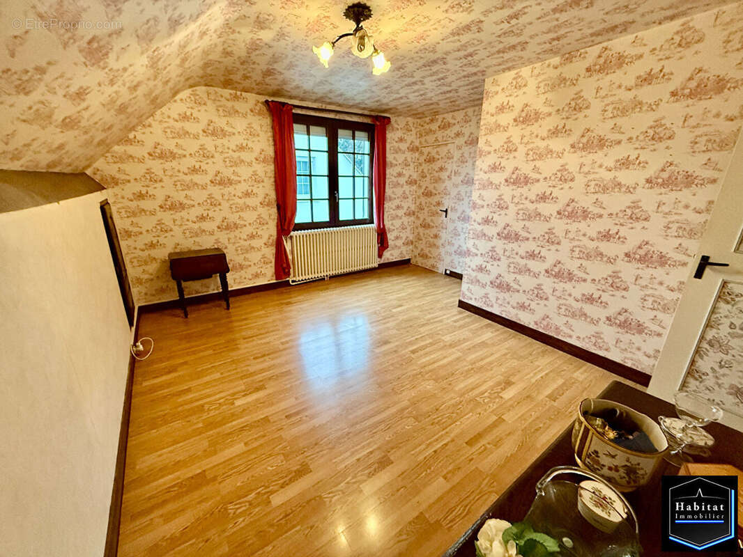 Maison à LE PLESSIS-BELLEVILLE