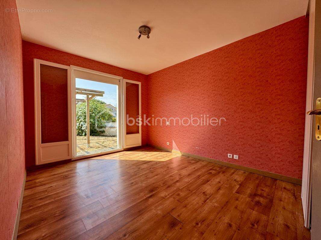 Plain-pied 3 chambres avec garage, piscine et grand terrain - photo 16