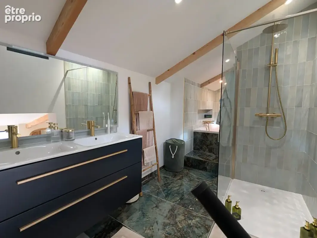 VILLECROZE maison rénovée de 138 m², 5 pièces, piscine au calme - photo 11