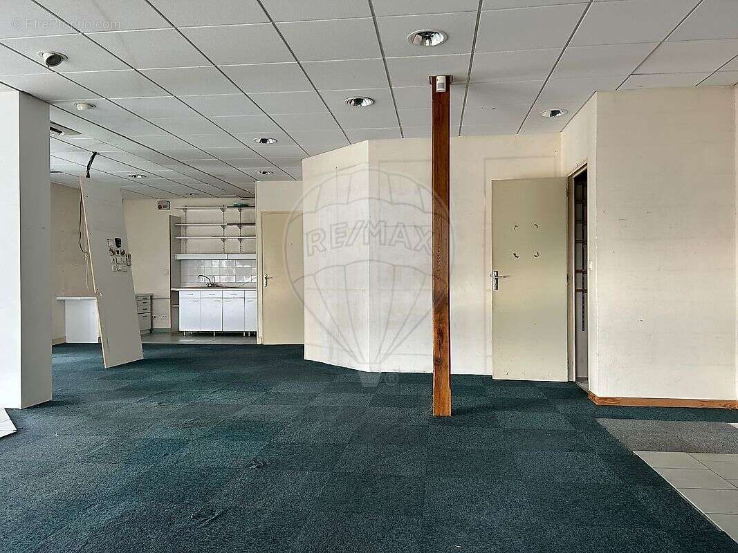 Commerce à VARENNES-VAUZELLES