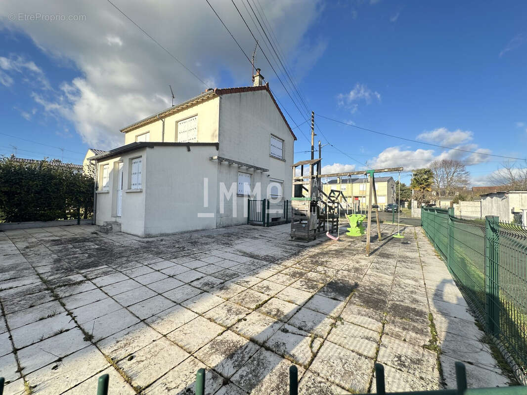 Maison à BESSE-SUR-BRAYE