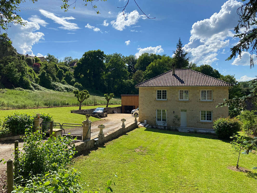 Maison à CARSAC-AILLAC