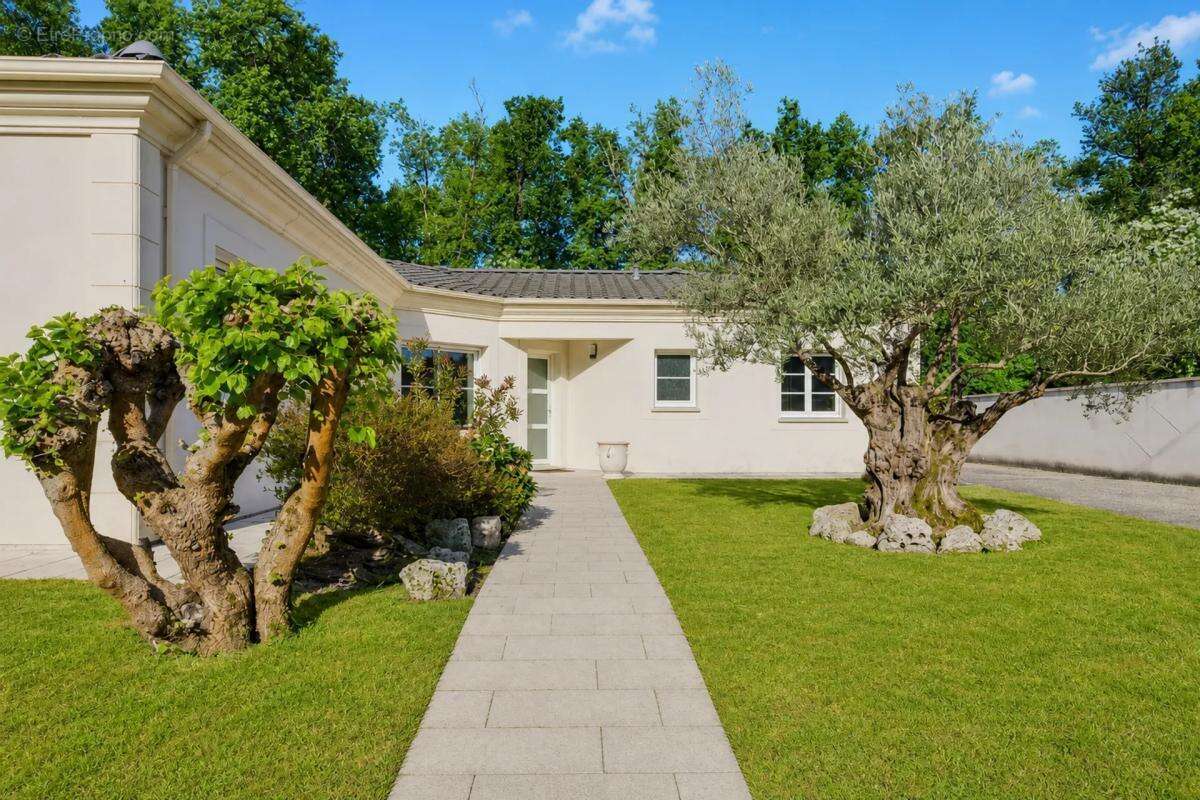 Maison louée 10 pièces 180 m² à Parempuyre - photo 13