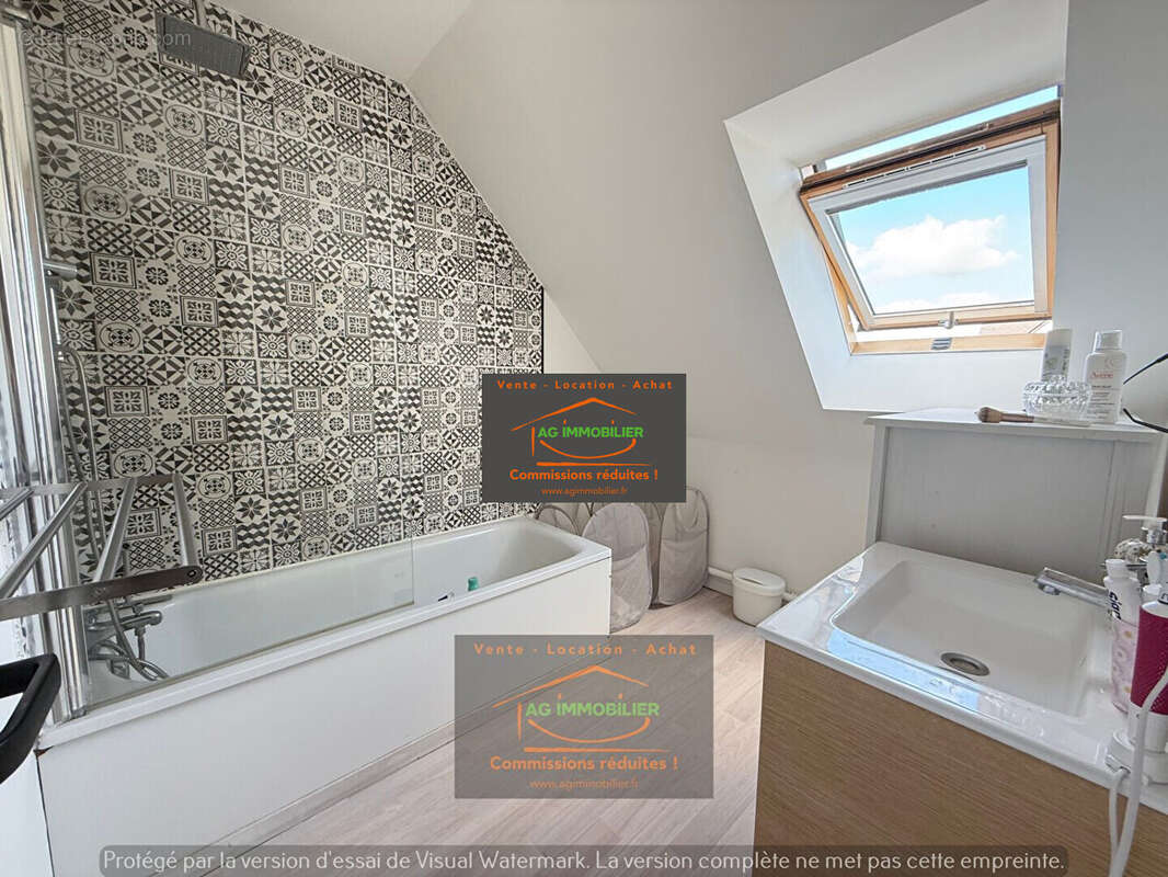 Maison à LA CHAPELLE-DU-LOU