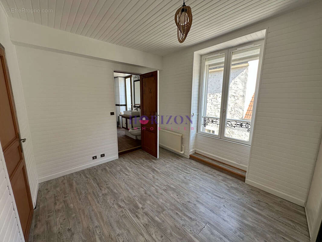 Appartement à LA CHAPELLE-EN-SERVAL