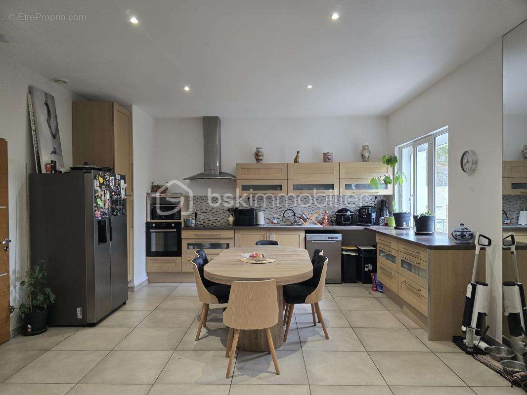 À VENDRE – Maison contemporaine de plain-pied avec panneaux photovoltaïques – Montélimar - photo 4