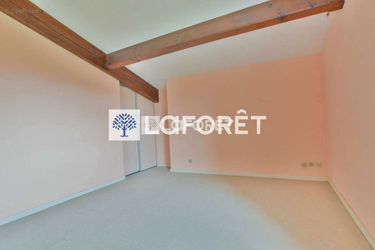 Maison à SAINT-GENIS-DE-SAINTONGE