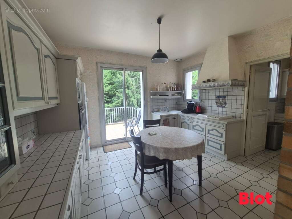 Maison 256 m² à Etrelles  - photo 4