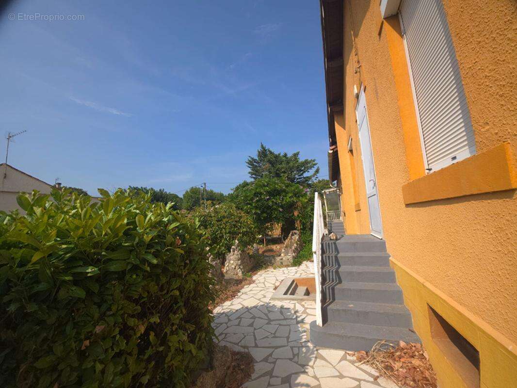 Capendu :  maison a petit prix et grand terrain  ! - photo 2