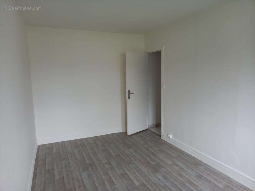 Appartement à COUBERT