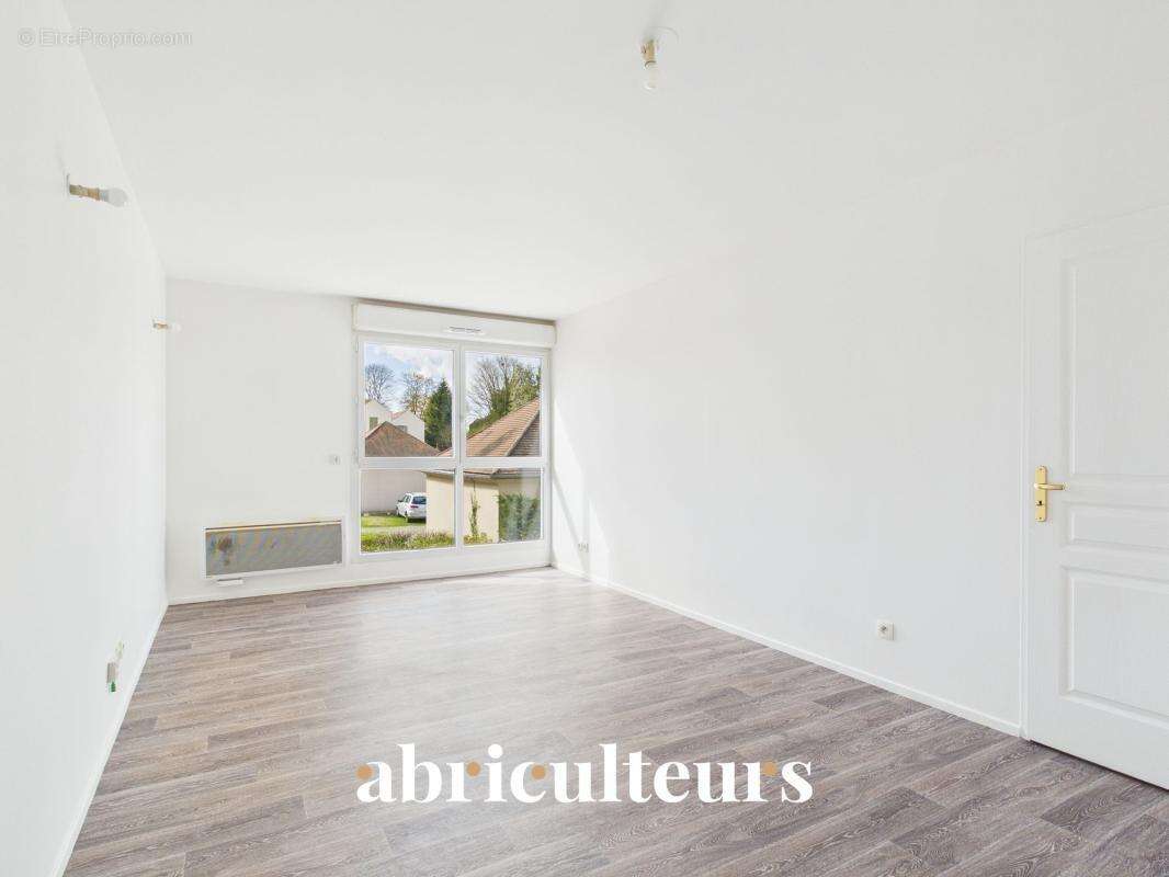 Appartement T2 de 44 m² au 1er étage avec vue dégagée – Résidence de standing au calme à Survilliers - photo 4