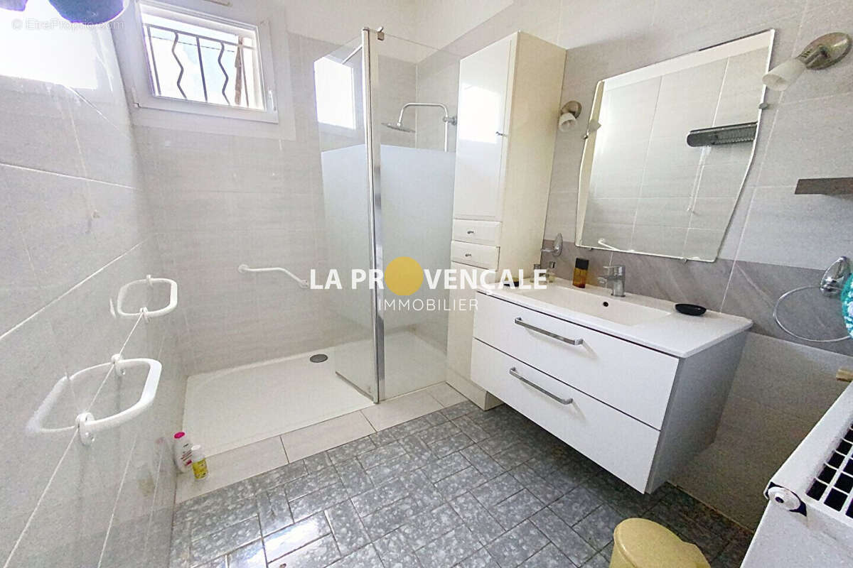 Maison 105 m² à Greasque  - photo 5