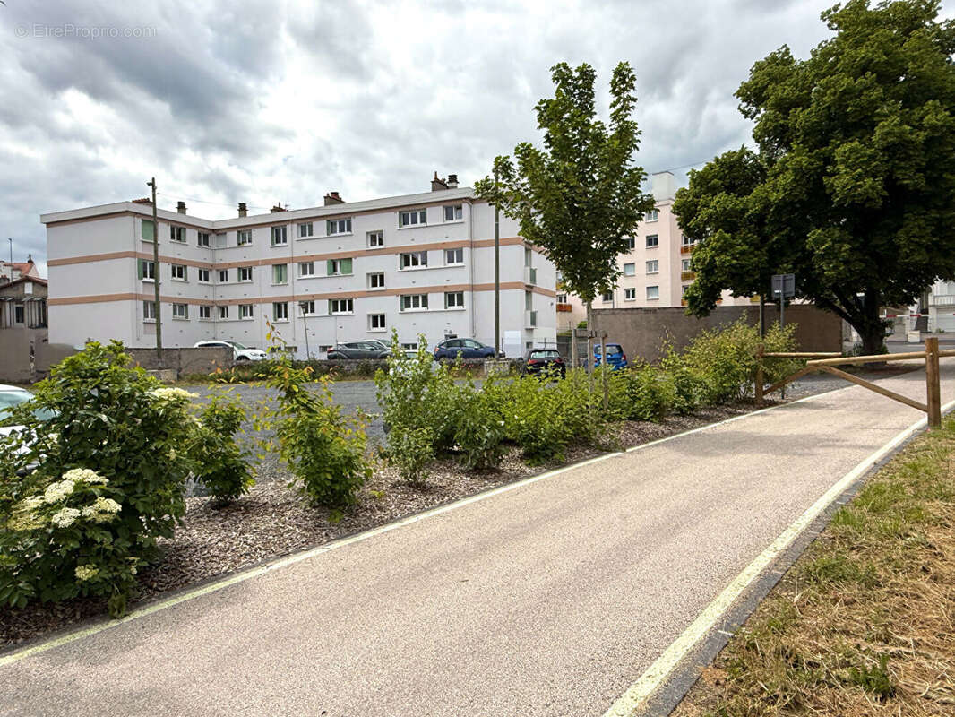CLERMONT-FERRAND / T2 de 57 M2 avec parking quartier Philippe Marcombes - Vallières ! - photo 14