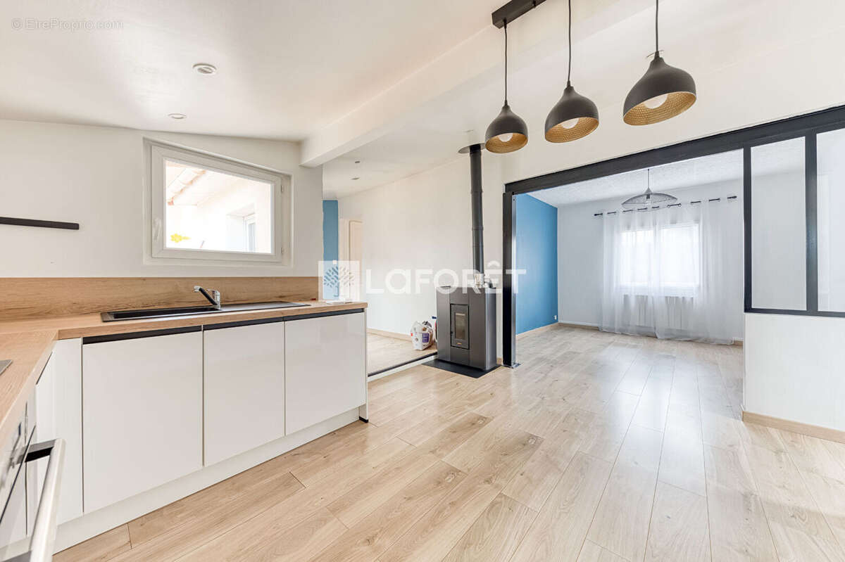 Maison de ville de plain pied  Pontault -Combault 4 pièce(s) 63.49 m2 - photo 3