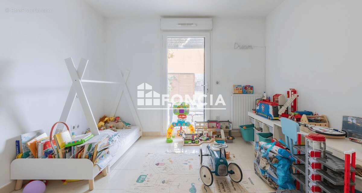 Et si votre prochain appartement vous offrait les prestations d’une maison ? Jardin, terrasses et piscine privée vous attendent - photo 11