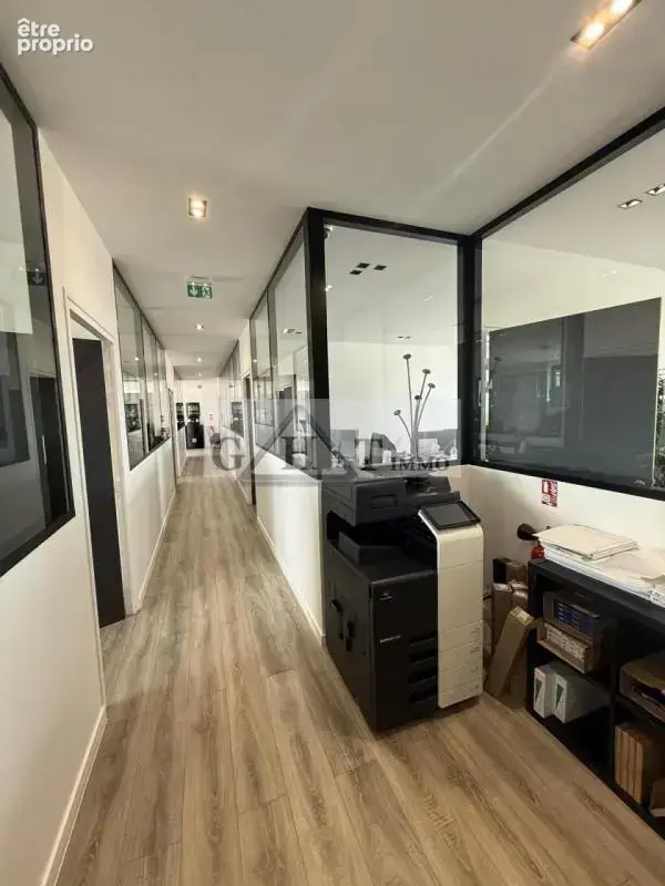 Entrepôt-bureaux à vendre de 2 080 m2 à vendre ! - photo 6