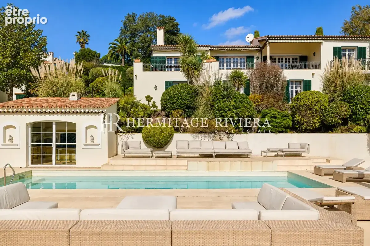 pool area of villa for sale in super cannes
