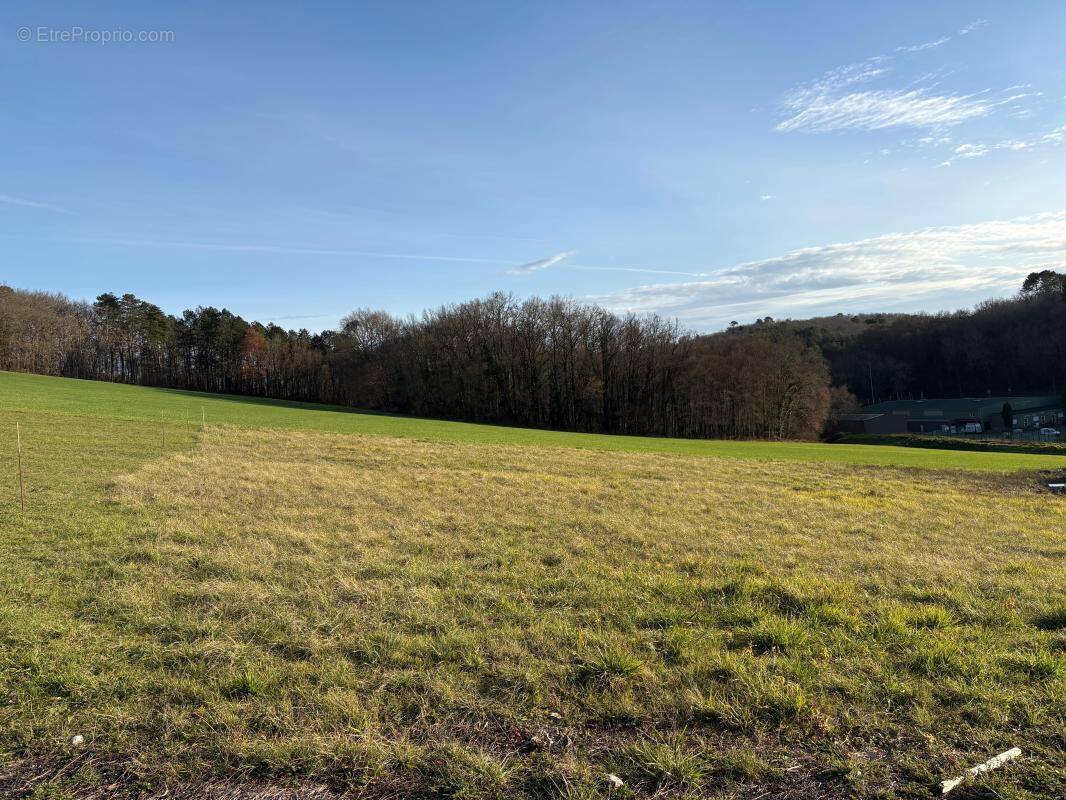 Terrain à NOTRE-DAME-DE-SANILHAC