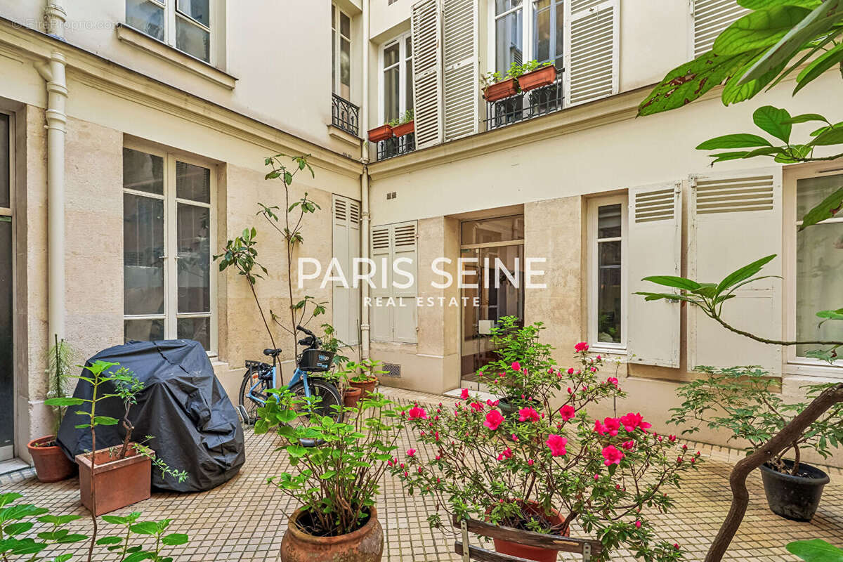 Appartement à PARIS-7E