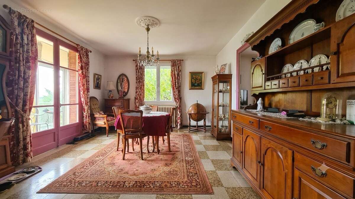 Maison familiale avec beau potentiel – 108 m² habitables – 4 à 5 chambres possibles – Garage – Terrain clos de 396 m² - photo 4