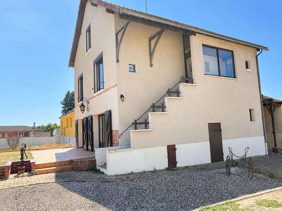 Maison  6 pièces 170 m2 Gurgy 89250 - photo 2