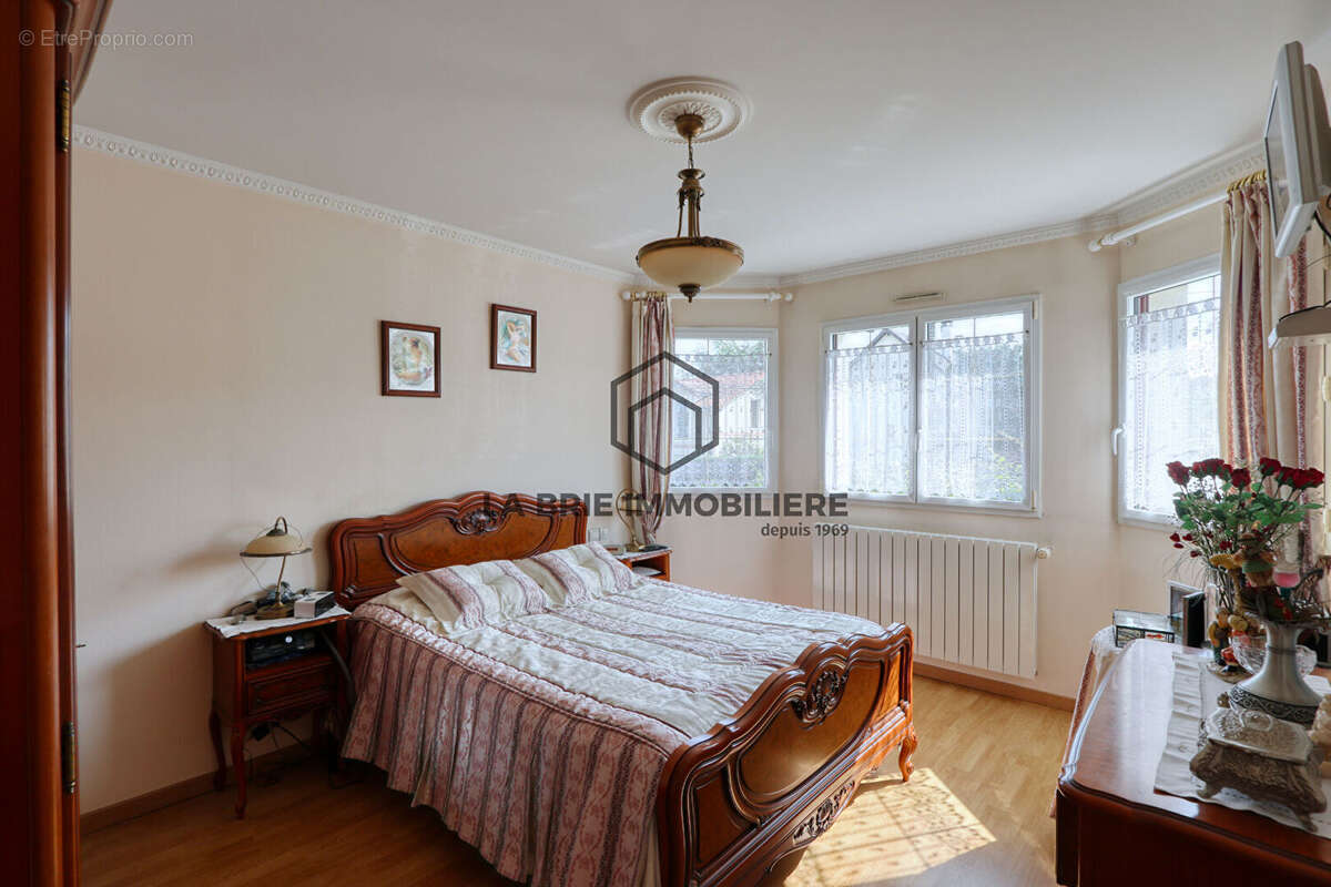 Maison à VILLECRESNES