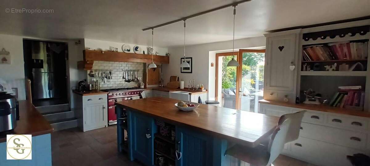   - Maison à CASTELNAU-DE-MONTMIRAL