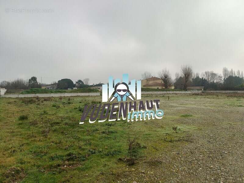 Terrain à LESPINASSE