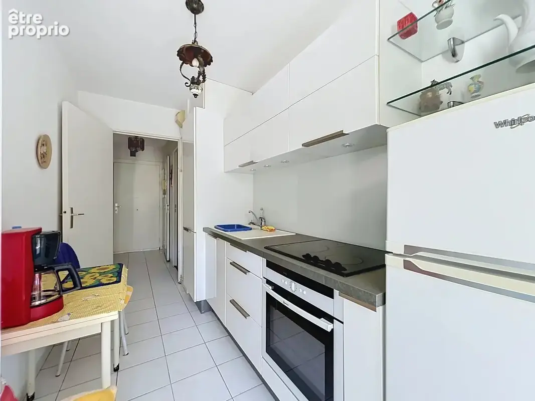 Cannes rez-de-jardin : 2 pieces 49,86 m² + cave + garage ferme - photo 9