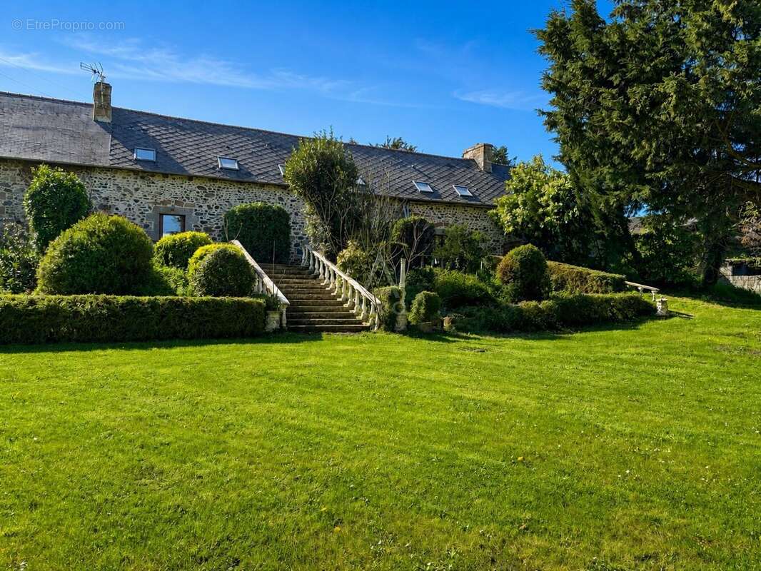 Annonce Immobilière : Grande demeure du XVIIIe siècle à Proximité de la Baie de Saint-Brieuc - photo 3