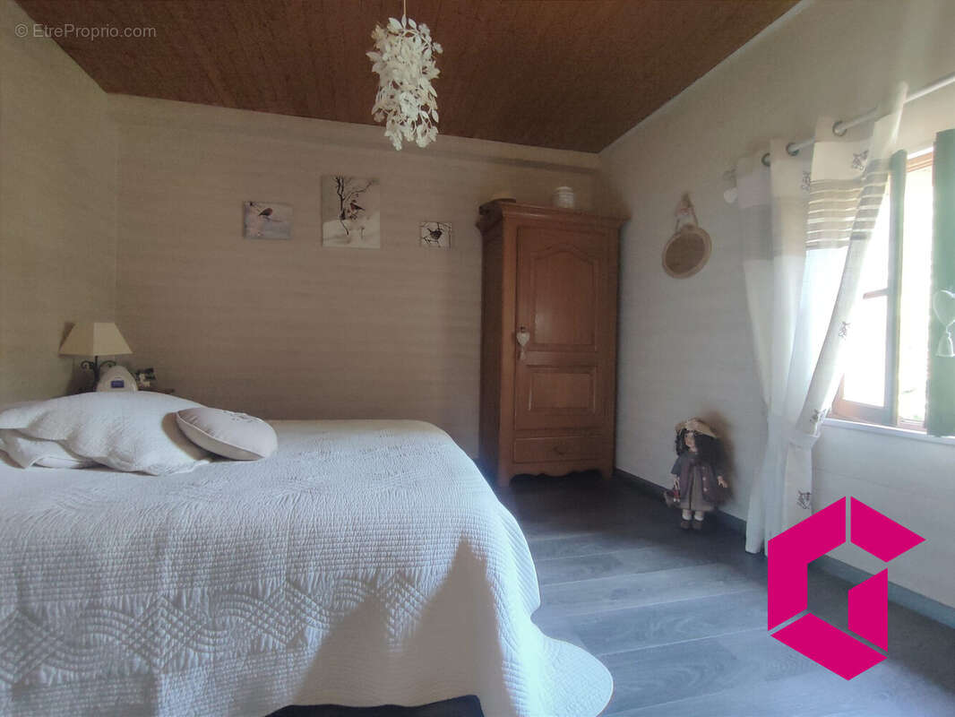 Maison à SAINT-SAUVEUR-LA-SAGNE